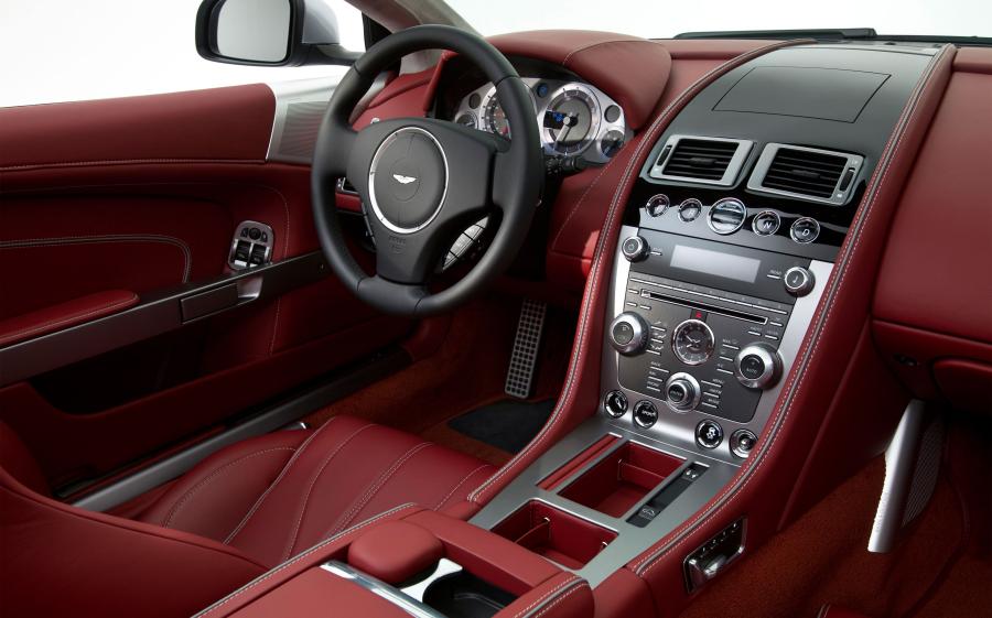 Интерьер Aston Martin DB9 Volante 2012 года  (WW) (фото 6 из 21)